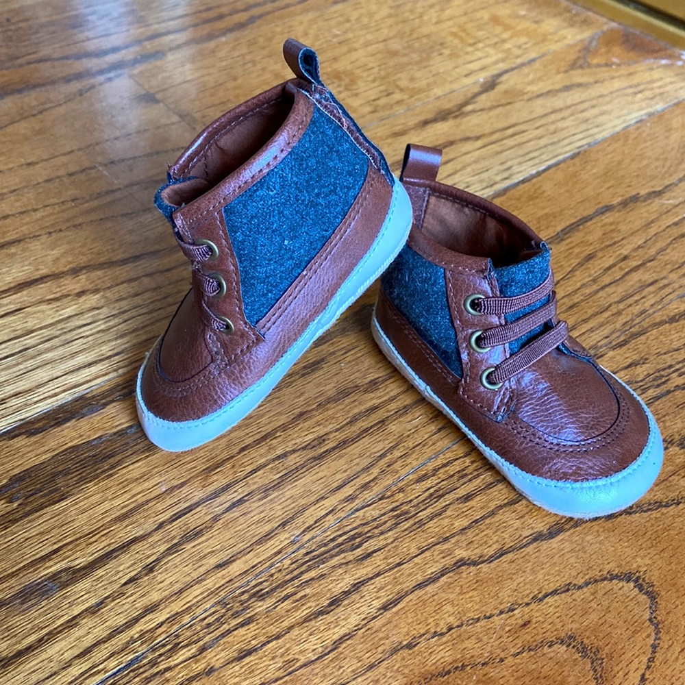 Baby dress shoes size 6-12 months